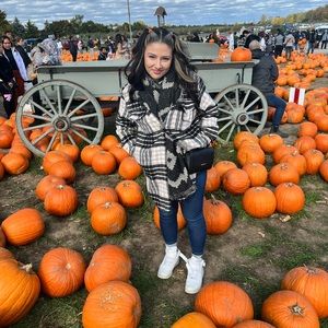 Meet your Posher, Chiara